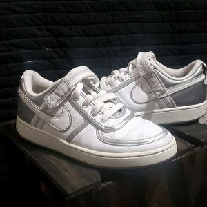 Nike Vandal low Silver on White